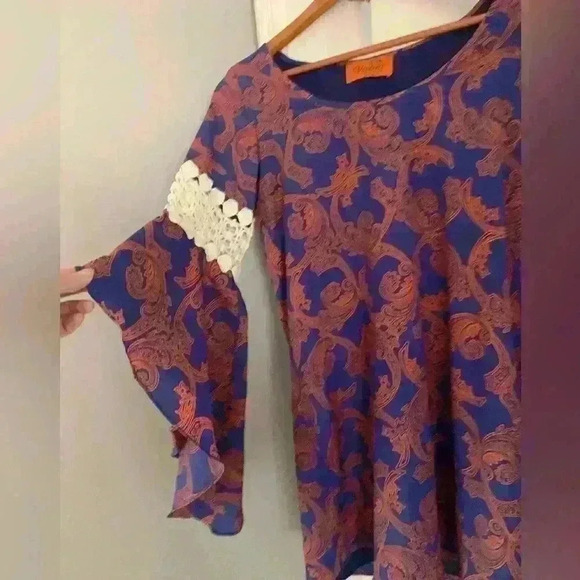 Voom Womens XS Scoop Neck Bell Sleeve Tunic Top Blue Knit Print Hippie Boho - Picture 4 of 14